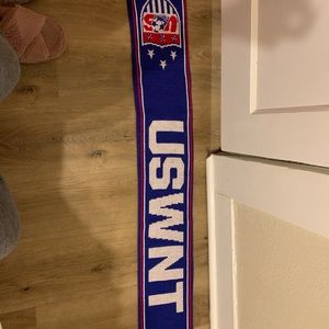 US women’s national team scarf